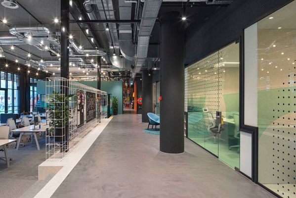 去哪里找辦公室裝修的機(jī)構(gòu)？