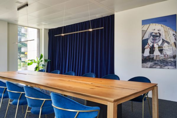 辦公室裝修體現(xiàn)的傳統(tǒng)與現(xiàn)代的結(jié)合