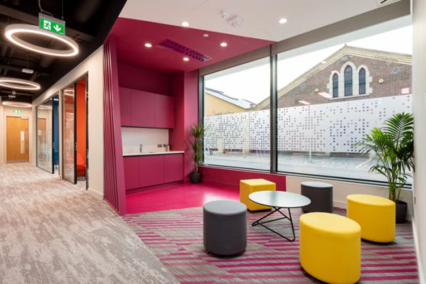 現(xiàn)代簡(jiǎn)約化辦公室裝修該如何進(jìn)行